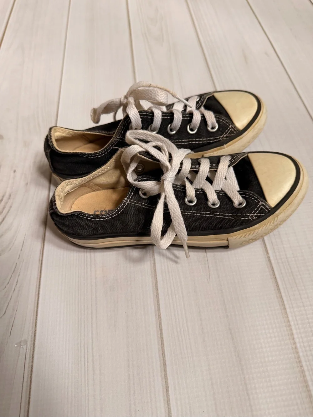 Converse Classic Low-Top Kids Canvas Sneakers in Black